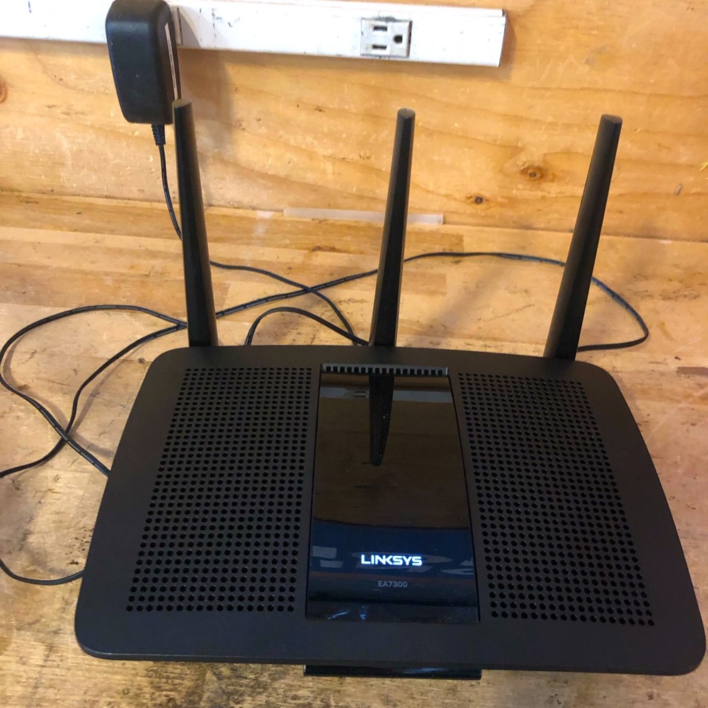Linksys EA7300 AC1750 MU-MIMO Dual-Band Gigabit Wi-Fi Wireless Router w/ Adapter